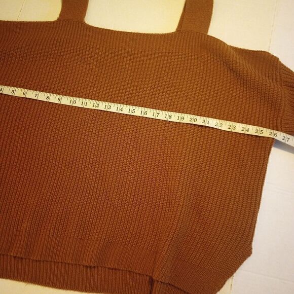 Windsor oversized dolman sleeve cold shoulder rust colored sweater - Picture 4 of 8